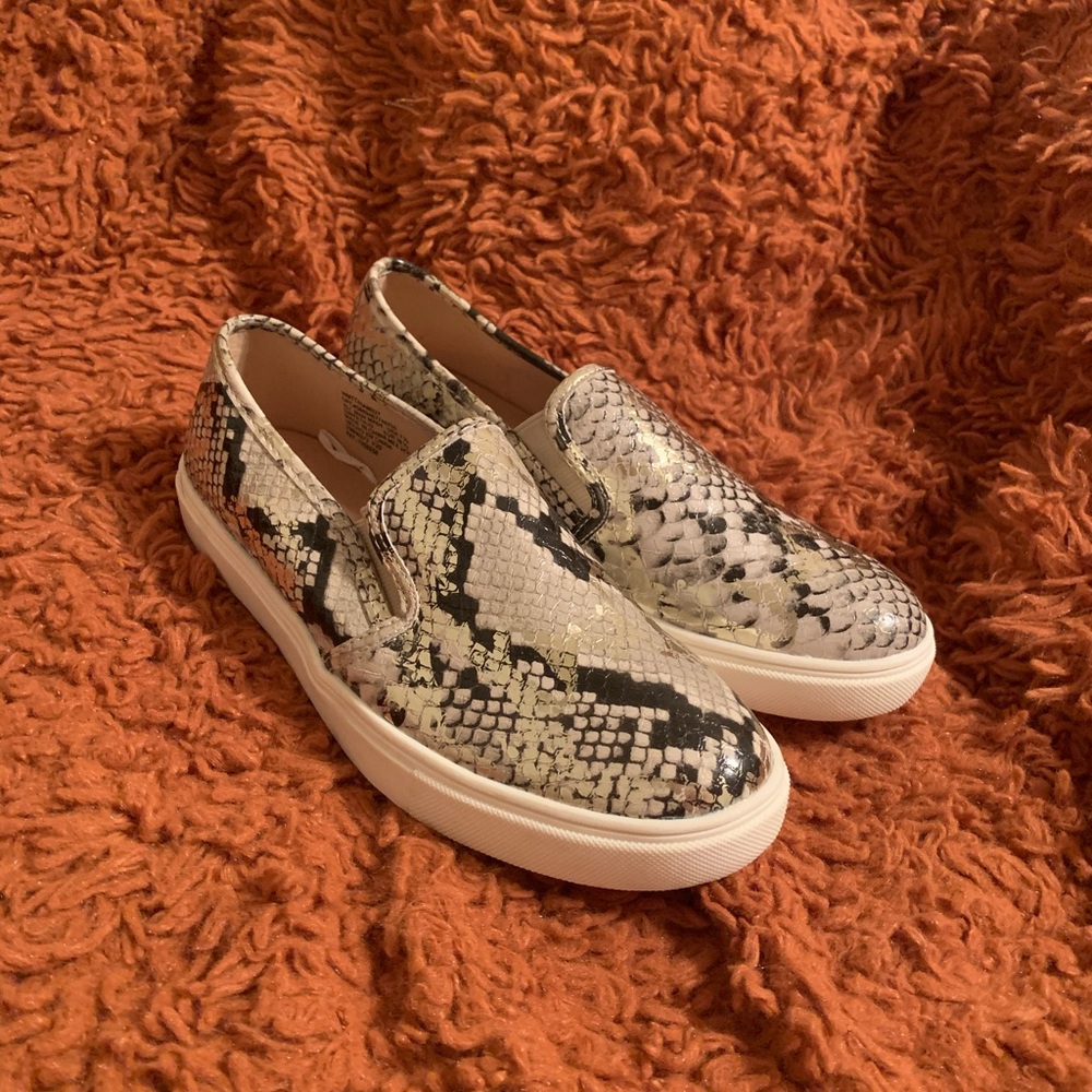 Snake print memory foam